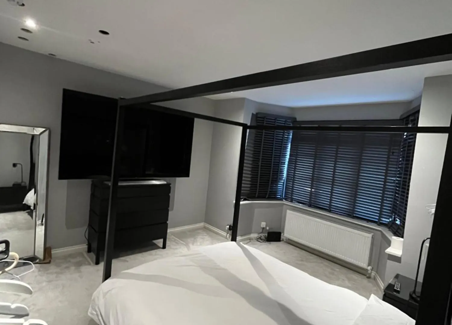 Affordable Rooms In Modern Home contacts